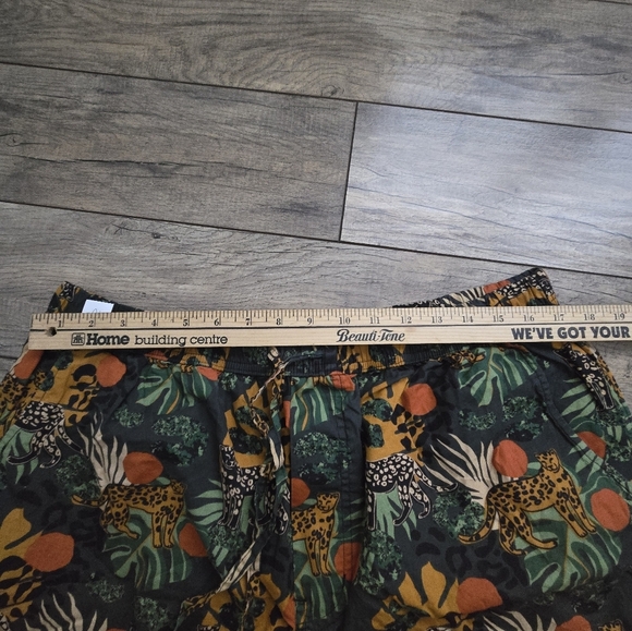 MASSIVE brand shorts size xlarge green, orange - Picture 7 of 10